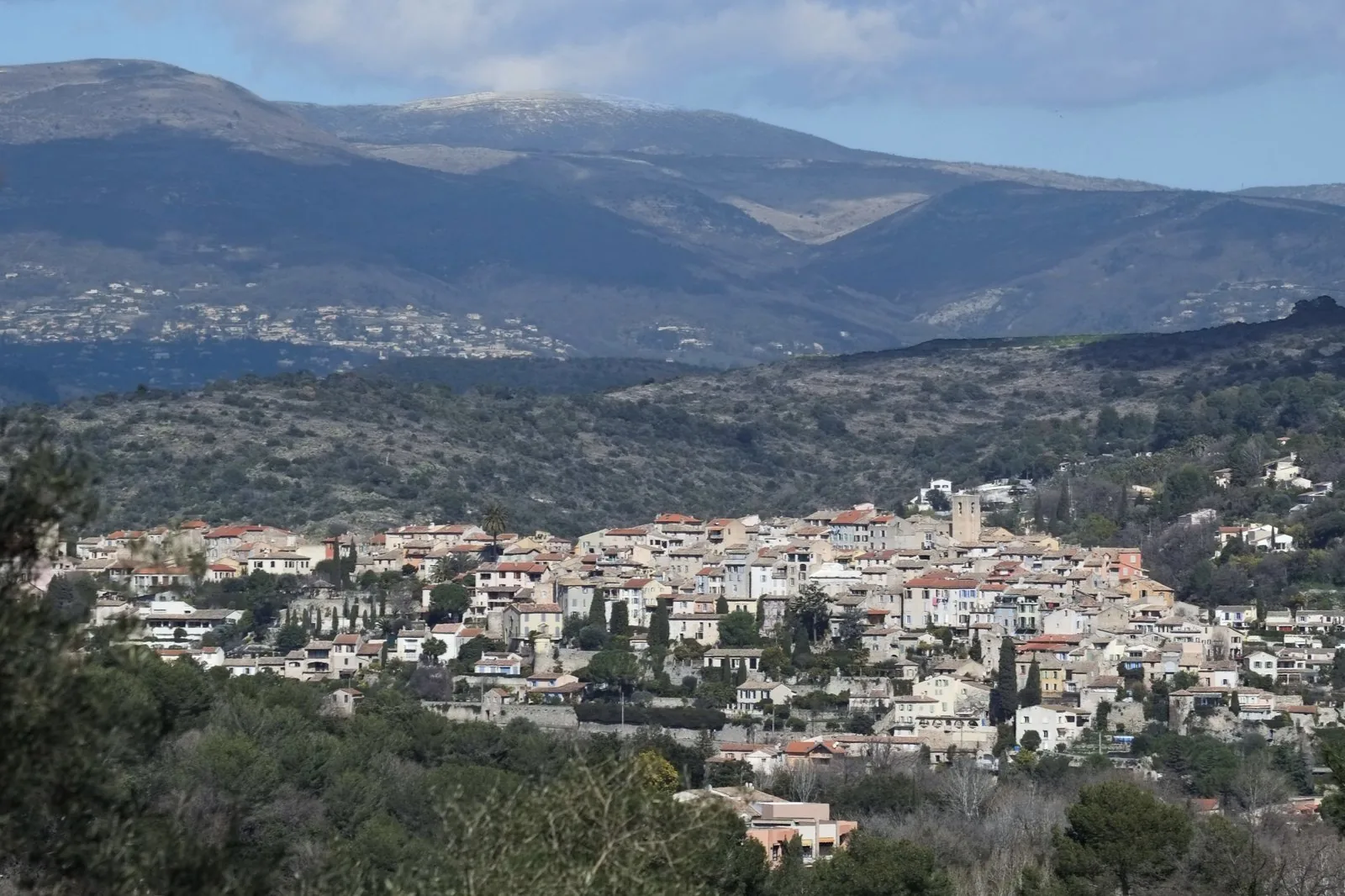 Vue du village de Biot