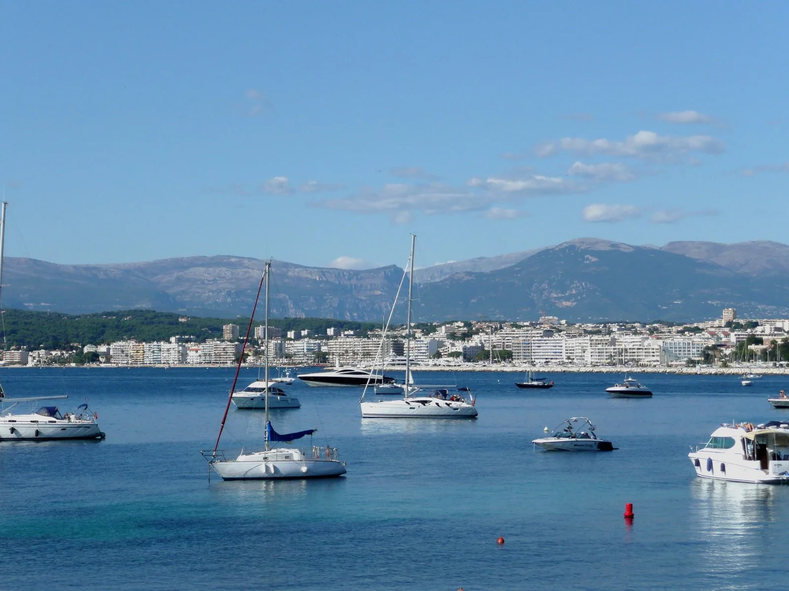 Vue panoramique de Juan-les-Pins depuis le Cap d'Antibes