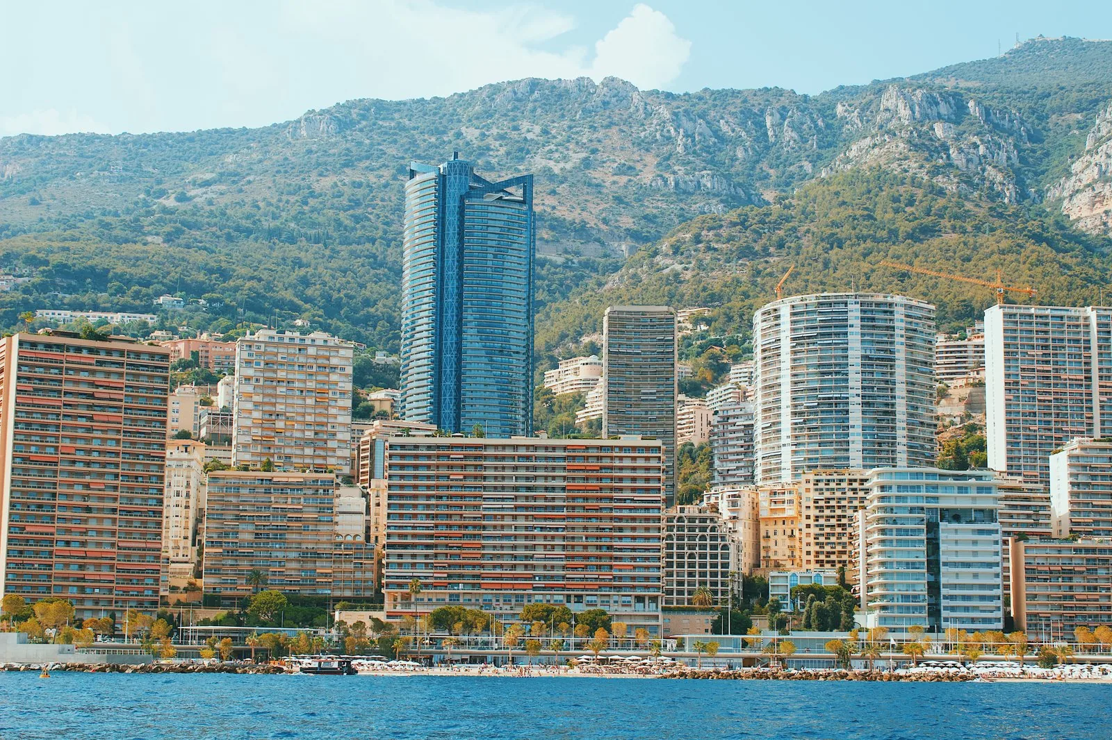 Vue panoramique de Monaco - quartiers du Larvotto et de La Rousse